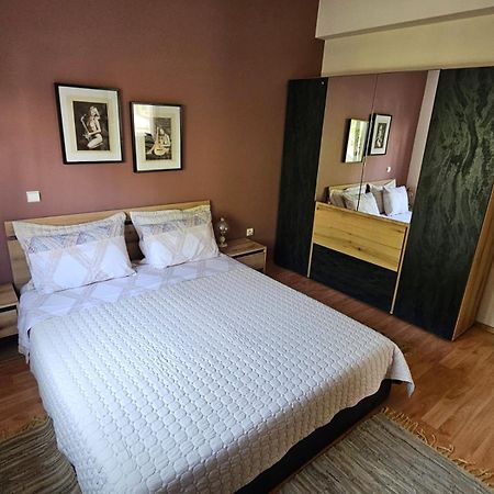 Hillside View Home กาโต ลูตรากี ภายนอก รูปภาพ