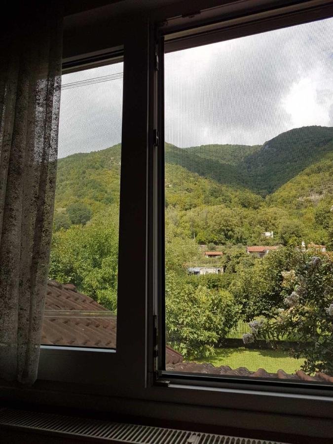Hillside View Home กาโต ลูตรากี ภายนอก รูปภาพ