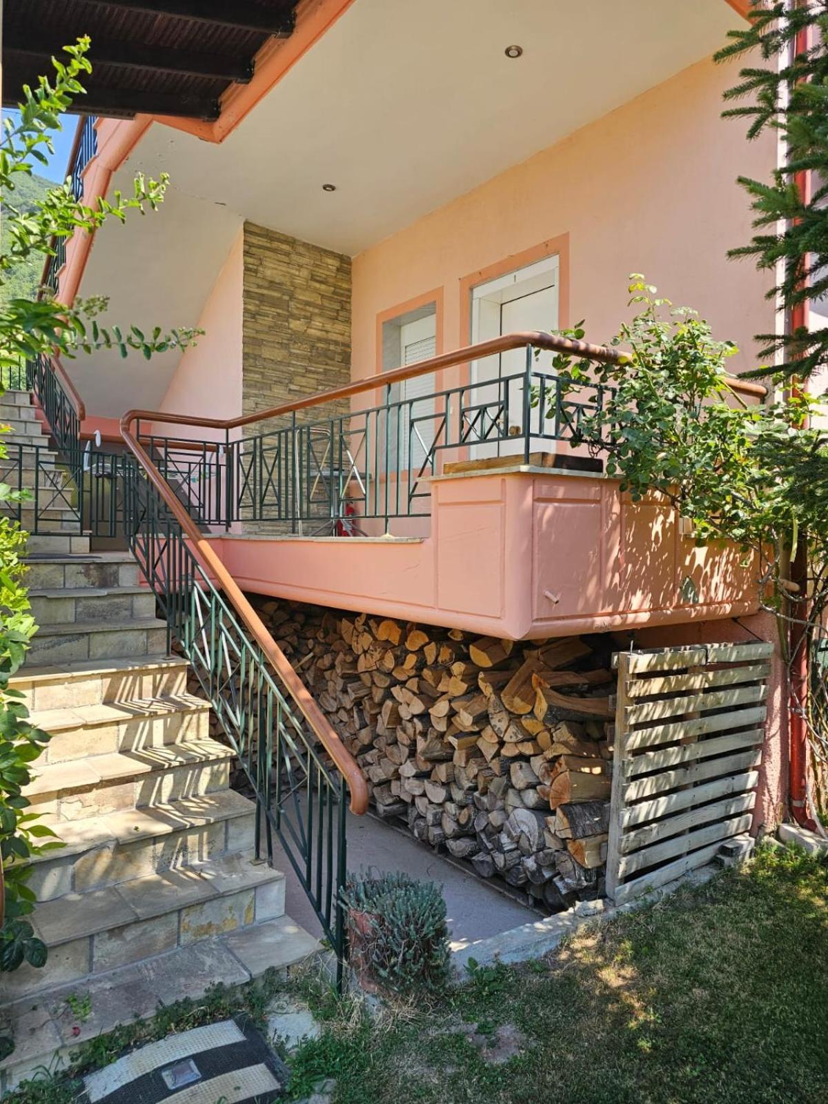 Hillside View Home กาโต ลูตรากี ภายนอก รูปภาพ